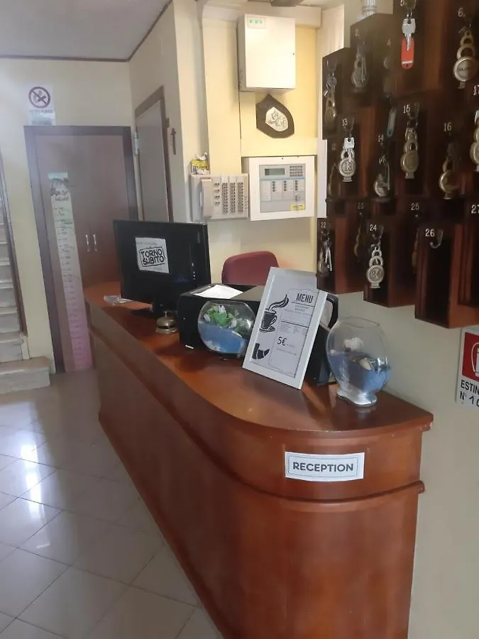 Albergo Majorca Римини Хостел